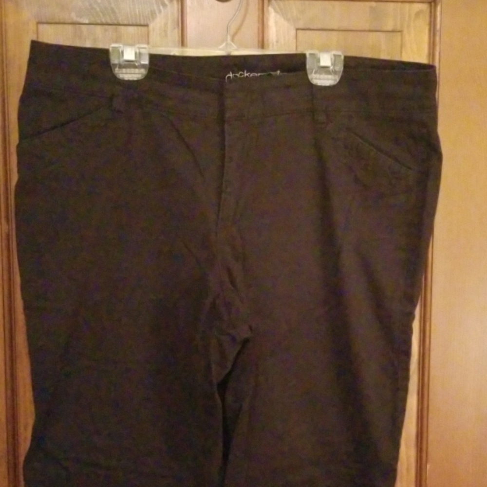 Dockers - Picture 2 of 7